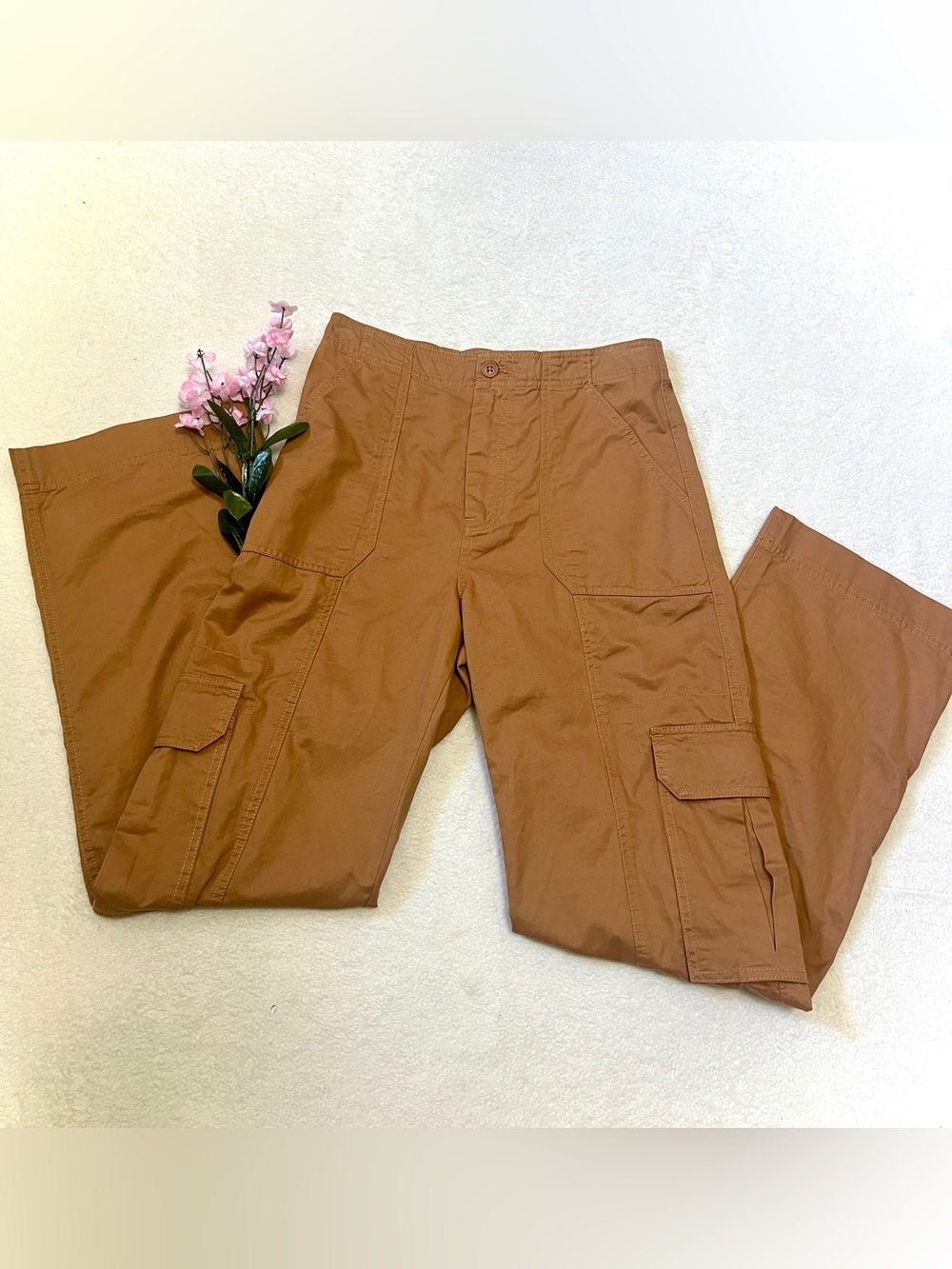 Abercrombie & Fitch Camel Cargo Straight Leg Pant - Size 26/2 (measures 28")